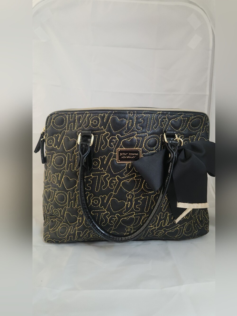 Betsey Johnson Hand Bag Shoulder Bag Women's Bow Accent Pristine Interior!!